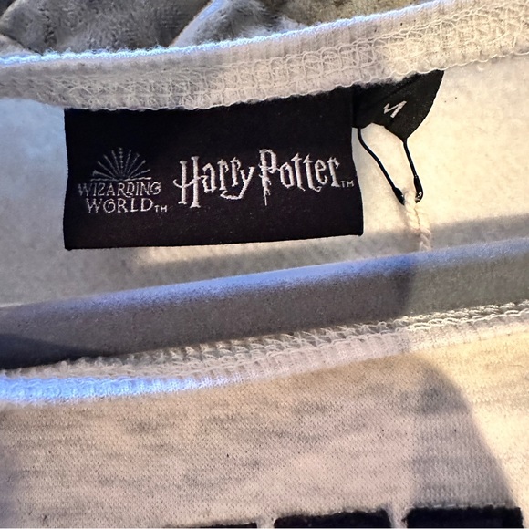 NWT RARE GWCC Wizarding World Hogwarts Castle Harry Potter Fitted Sweatshirt M - Picture 4 of 7